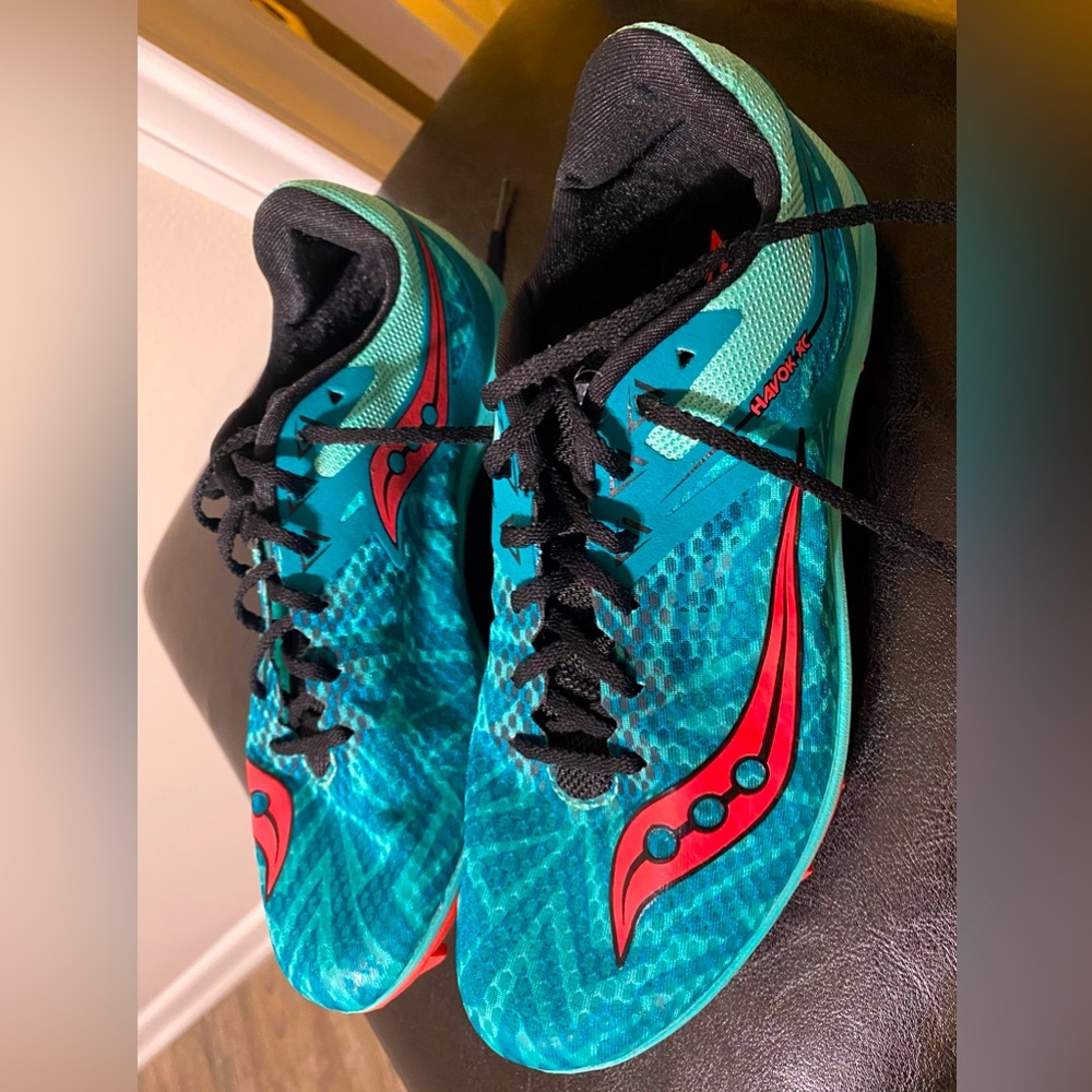 Teal saucony havoc xc flat. Women size 8. Never been worn.
